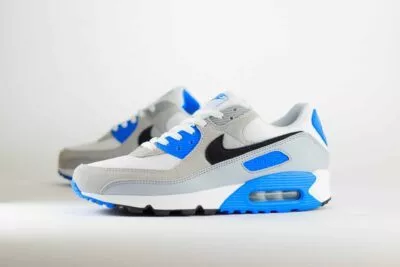 Nike Air Max 90 Pure Platinum Photo Blue – Blauw/Grijs/Zwart Heren/Dames/Unisex Sneakers – Leer/Suède - FN6958-102 – Zijkant