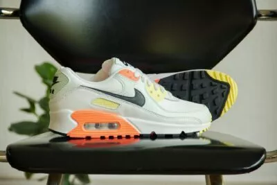 Nike Air Max 90 Summit White zijkant en onderkant