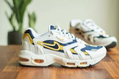 Nike Air Max 96 II Goldenrod (2021) zijkant