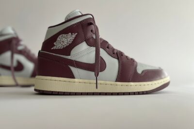 Nike Air Jordan 1 Mid Sky J Mauve (W) – Mauve/Paars/Grijs Heren/Dames/Uniseks Sneakers – Leer - BQ6472-050 – Zijkant