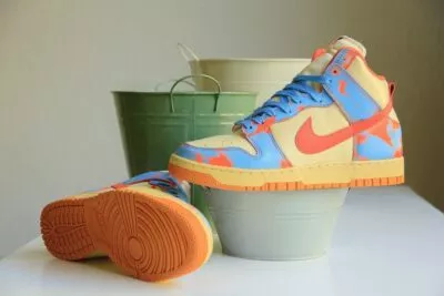 Nike Dunk High 1985 SP Orange Acid Wash zijkant en onderkant