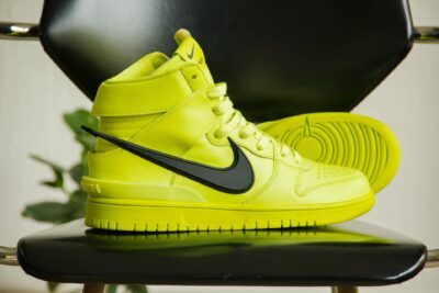 Nike Dunk High Ambush Flash Lime zijkant en onderkant