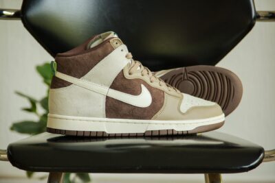 Nike Dunk High Light Chocolate zijkant en onderkant