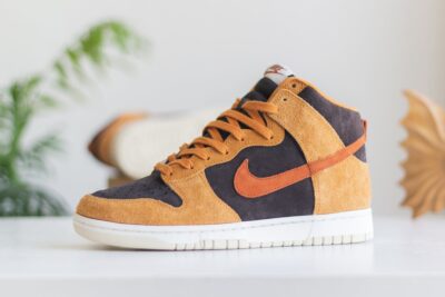 Nike Dunk High PRM Dark Russet buiten zijkant