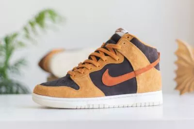 Nike Dunk High PRM Dark Russet buiten zijkant