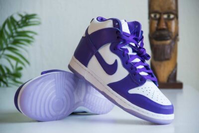 Nike Dunk High SP Varsity Purple (WMNS) onderkant buitenkant