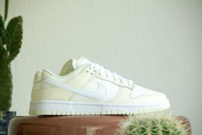 Nike Dunk Low Coconut Milk zijkant