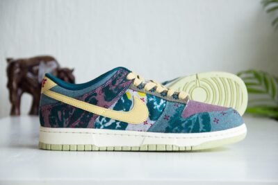 Nike Dunk Low Community Garden zijkant