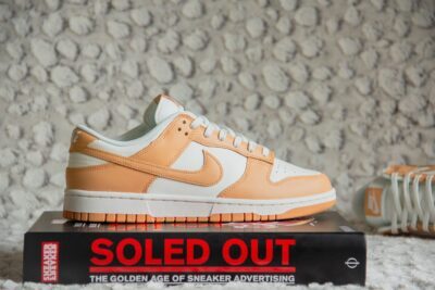 Nike Dunk Low Harvest Moon zijkant