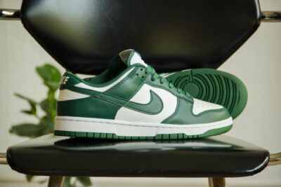 Nike Dunk Low Michigan State zijkant en onderkant