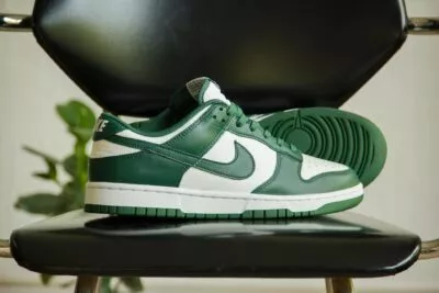 Nike Dunk Low Michigan State zijkant en onderkant