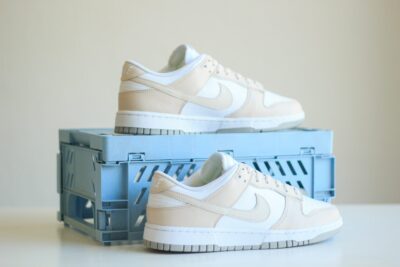 Nike Dunk Low Next Nature White Light Orewood Brown (W) zijkant