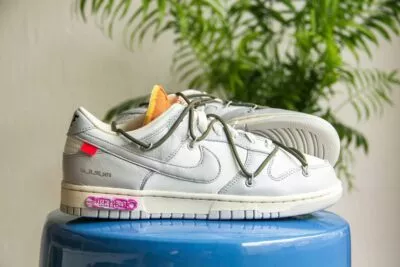 Nike Dunk Low Off-White Lot 22 zijkant