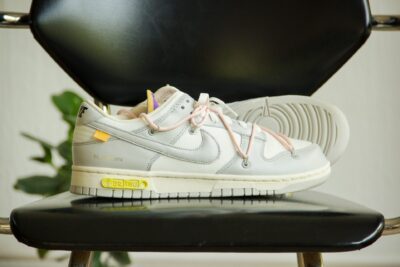 Nike Dunk Low Off-White Lot 24 zijkant en onderkant