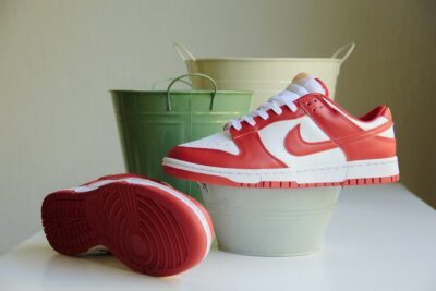 Nike Dunk Low USC zijkant en onderkant