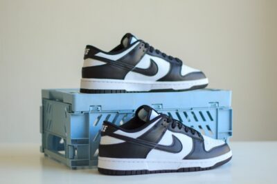 Nike Dunk Low White Black (W) zijkant