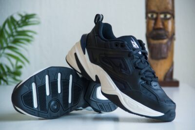 Nike M2K Tekno Black and White onderkant zijkant