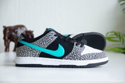 Nike SB Dunk Low Atmos Elephant zijkant