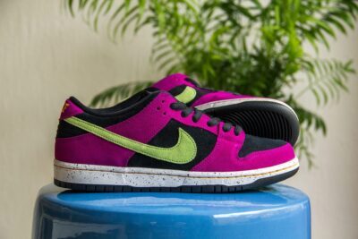 Nike SB Dunk Low Pro ACG Terra Red Plum zijkant