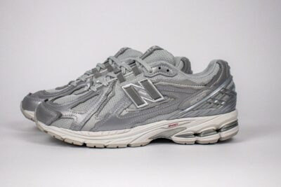 New Balance 1906D Protection Pack Silver Metallic – Zilver/Wit Heren/Dames/Unisex Sneakers – Leer/Mesh - M1906DH – Zijkant