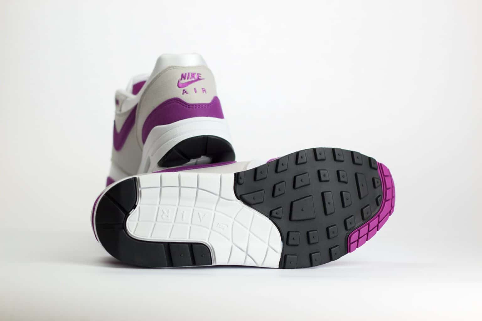 Nike Air Max 1 ’87 Bold Berry (W) - Wit/Berry/Paars/Heren/Dames/Unisex Sneakers – Mesh/Vilt - HF1194-101 - Onderkant