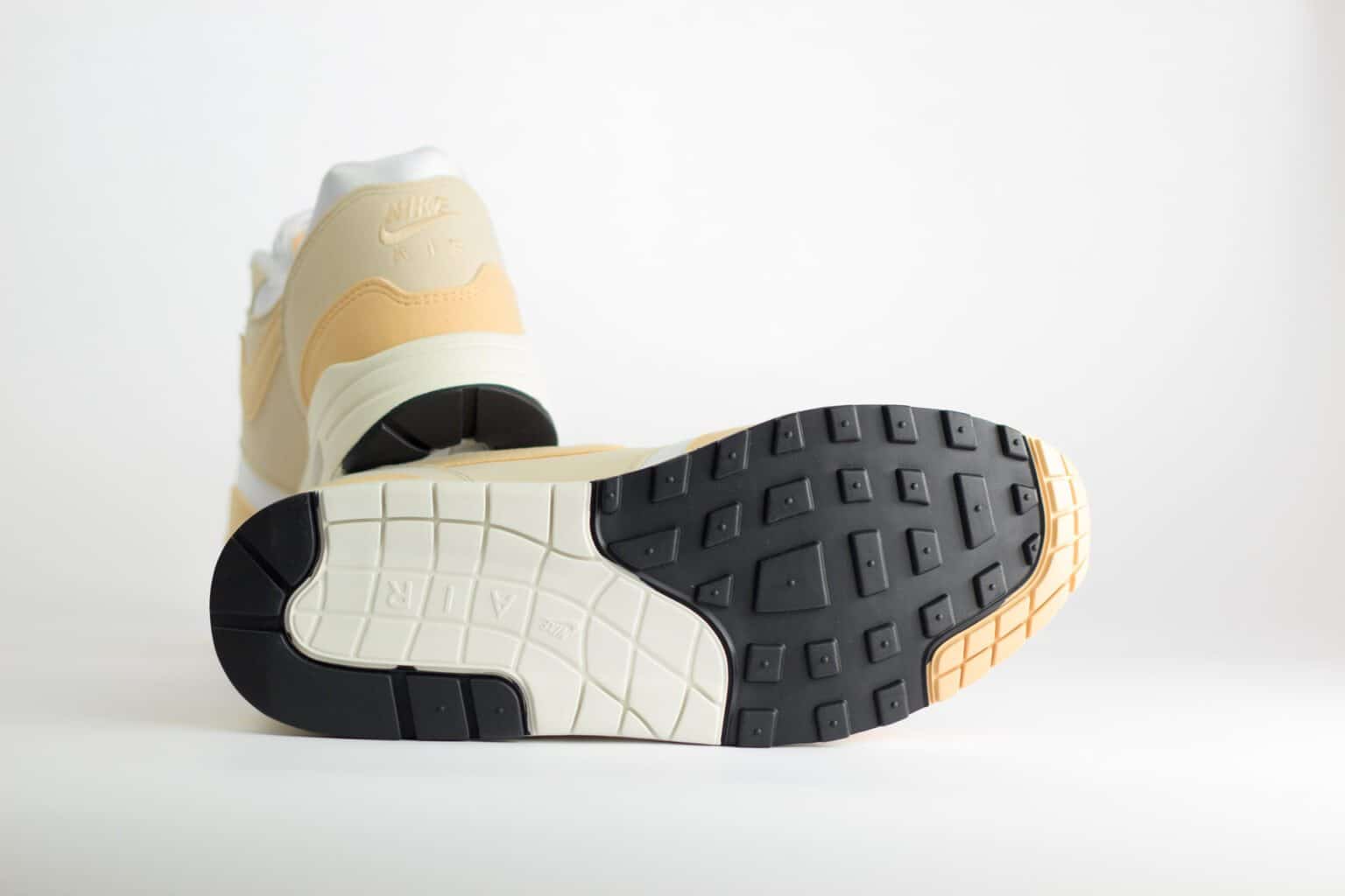 Nike Air Max 1 '87 Light Orewood Brown (W) - Beige/Bruin/Wit Heren/Dames/Unisex Sneakers - Mesh/Vilt - HF1194-100 - Onderkant