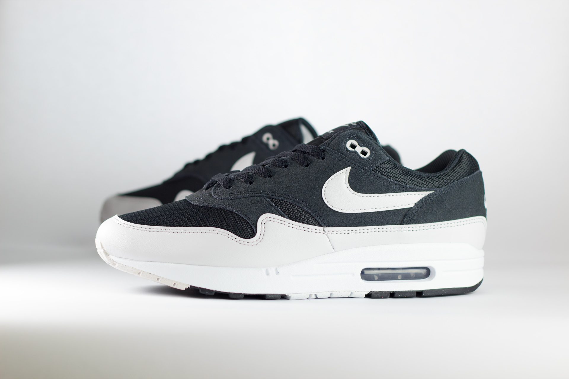 Nike Air Max Essential Off Noir Vast Grey