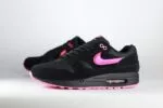 Nike Air Max 1 PRM Valentine’s Day Black - Zwart/Roze/Rood - Heren/Dames/uniseks Sneakers - Synthetisch leer/Mesh - HV2302-001 - Zijkant