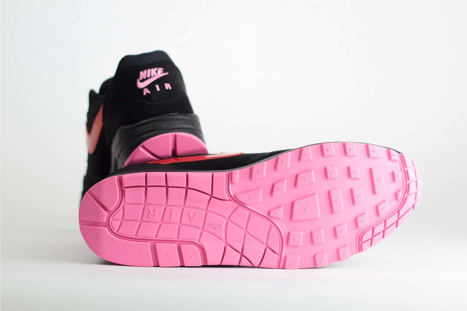 Nike Air Max 1 PRM Valentine’s Day Black - Zwart/Roze/Rood - Heren/Dames/uniseks Sneakers - Synthetisch leer/Mesh - HV2302-001 - Onderkant