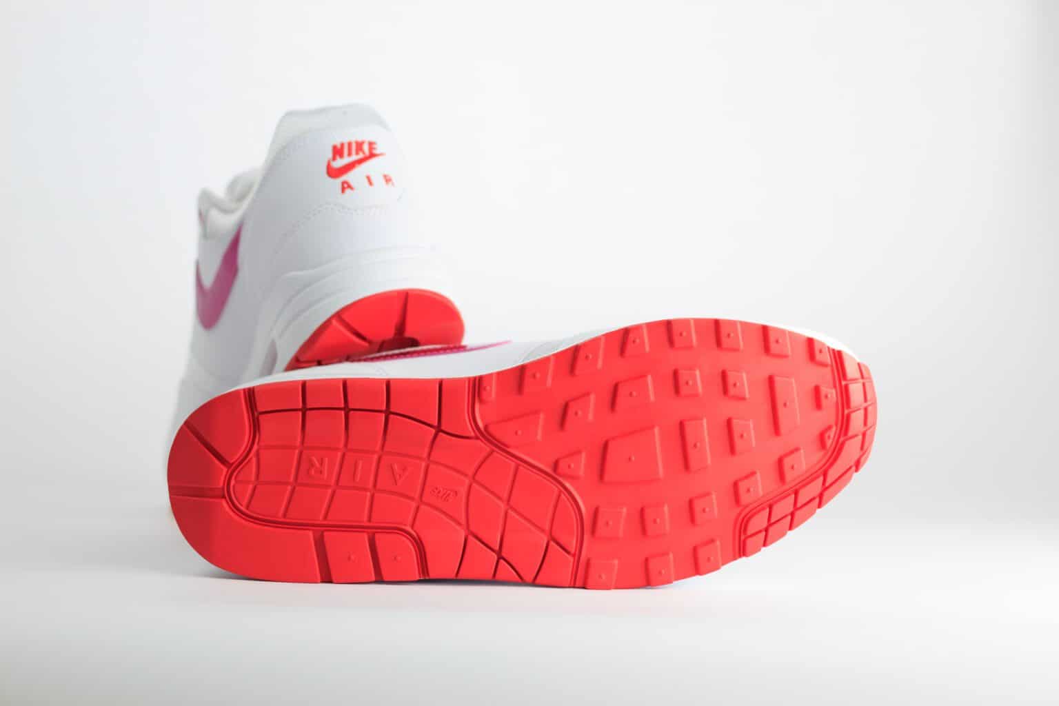 Nike Air Max 1 PRM Valentine’s Day White– Wit/Rood – Heren/Dames/Uniseks Sneakers – Synthetischleer/Mesh - HV2301-100 – Onderkant