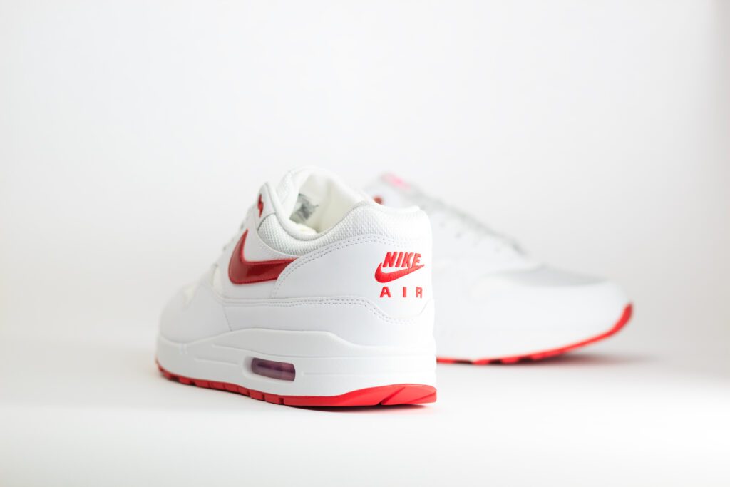 Nike Air Max 1 PRM Valentine’s Day White– Wit/Rood – Heren/Dames/Uniseks Sneakers – Synthetischleer/Mesh - HV2301-100 – Achterkant