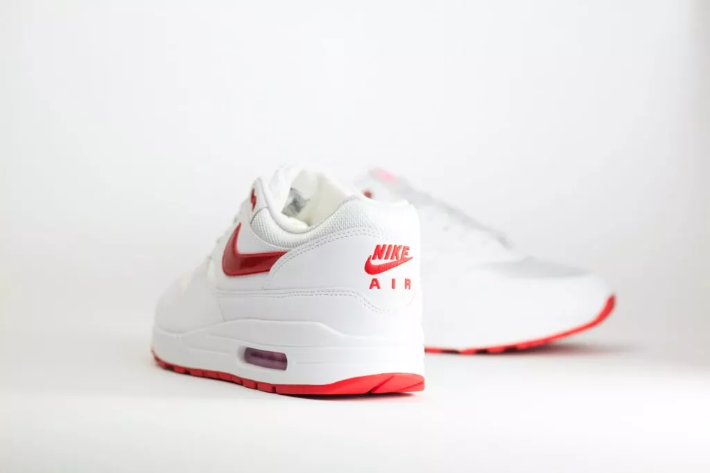 Nike Air Max 1 PRM Valentine’s Day White– Wit/Rood – Heren/Dames/Uniseks Sneakers – Synthetischleer/Mesh - HV2301-100 – Achterkant