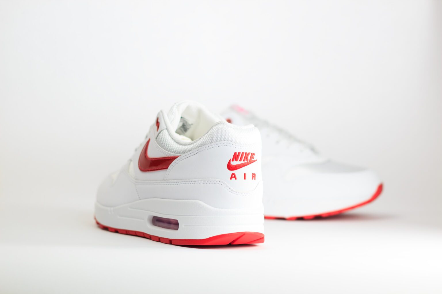 Nike Air Max 1 PRM Valentine’s Day White– Wit/Rood – Heren/Dames/Uniseks Sneakers – Synthetischleer/Mesh - HV2301-100 – Achterkant