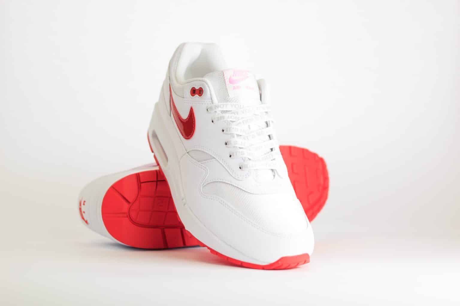 Nike Air Max 1 PRM Valentine’s Day White– Wit/Rood – Heren/Dames/Uniseks Sneakers – Synthetischleer/Mesh - HV2301-100 – Voorkant