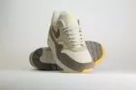 Nike Air Max 1 Premium Cave Stone – Beige/Grijs – Heren/Dames/Uniseks Sneakers – Leer/Suede - IB6390-001 – Voorkant