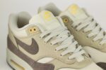 Nike Air Max 1 Premium Cave Stone – Beige/Grijs – Heren/Dames/Uniseks Sneakers – Leer/Suede - IB6390-001 – Bovenkant