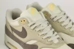 Nike Air Max 1 Premium Cave Stone – Beige/Grijs – Heren/Dames/Uniseks Sneakers – Leer/Suede - IB6390-001 – Bovenkant