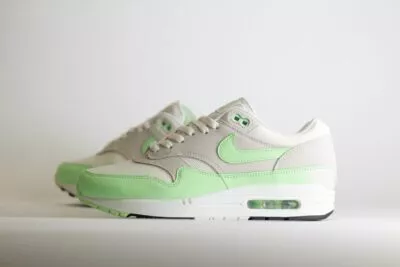 Nike Air Max 1 Essential Vapor Green – Wit/Groen – Heren/Dames/Uniseks Sneakers – Leer/Mesh - FZ5808-107 – Zijkant