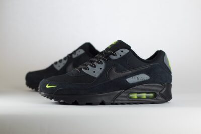 Nike Air Max 90 Black Volt – Zwart/Volt – Heren/Dames/Uniseks Sneakers – Suede/Canvas - FQ2377-001 – Zijkant
