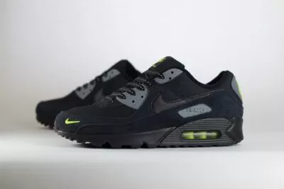 Nike Air Max 90 Black Volt – Zwart/Volt – Heren/Dames/Uniseks Sneakers – Suede/Canvas - FQ2377-001 – Zijkant