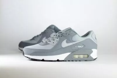 Nike Air Max 90 Cool Grey – Grijs/Wit – Heren/Dames/Unisex Sneakers - Leer/Mesh - HM0625-002 - Zijkant