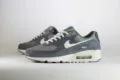 Nike Air Max 90 Premium Iron Grey – Grijs/Wit – Heren/Dames/Uniseks Sneakers – Suede/Mesh -HJ3989-001 – Zijkant