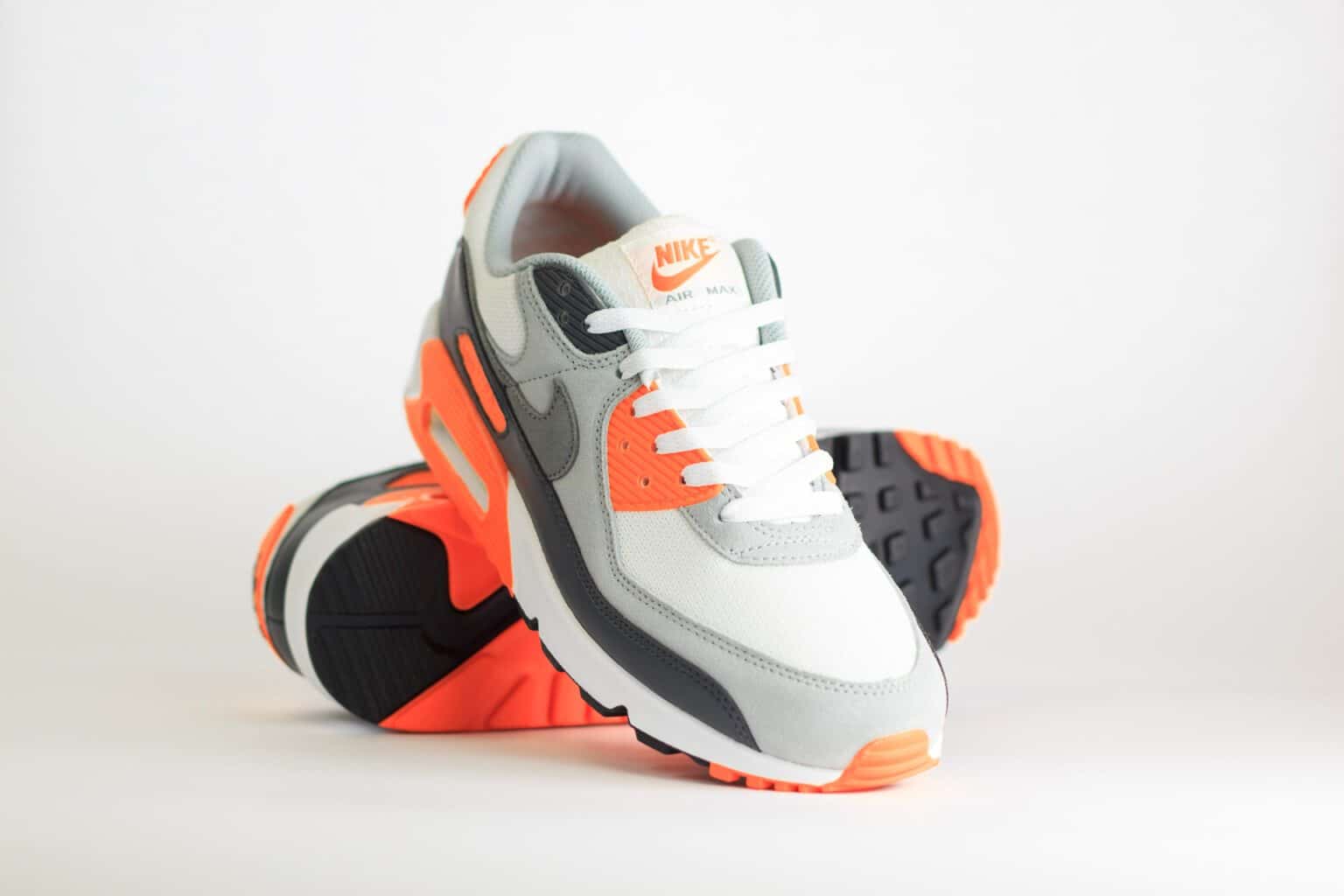 Nike Air Max 90 Safety Orange - Oranje/Zwart/Grijs/Wit Heren/Dames/Unisex Sneakers - Mesh/suède - DM0029-108 - Voorkant