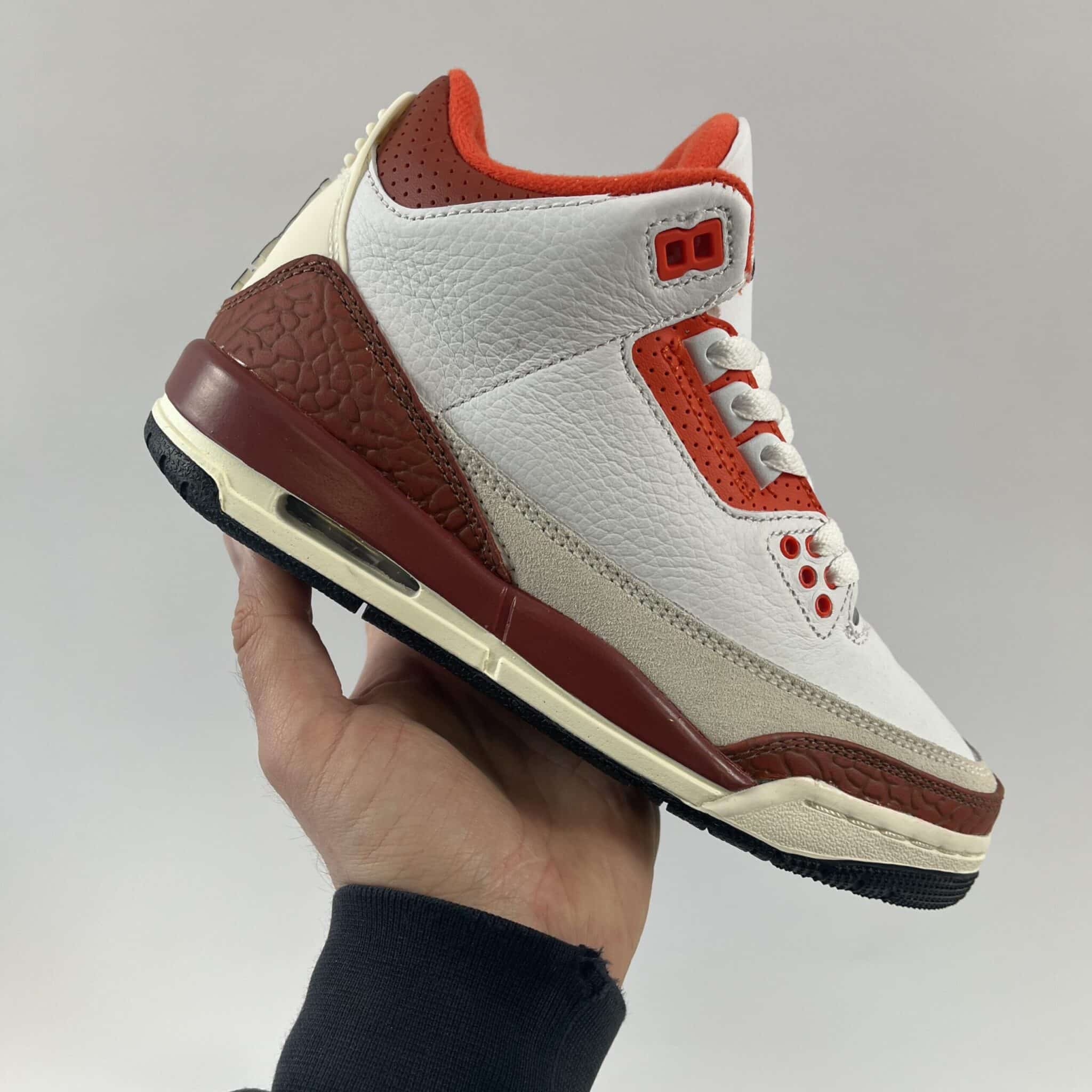 Nike Air Jordan 3 Retro kinderschoen in hand - Slick Sneakers