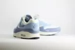 Nike Air Max 1 '87 Light Armory Blue Ashen Slate (W) – Blauw/Wit – Heren/Dames/Uniseks Sneakers – Vilt/Mesh - HF1194-102 – Achterkant