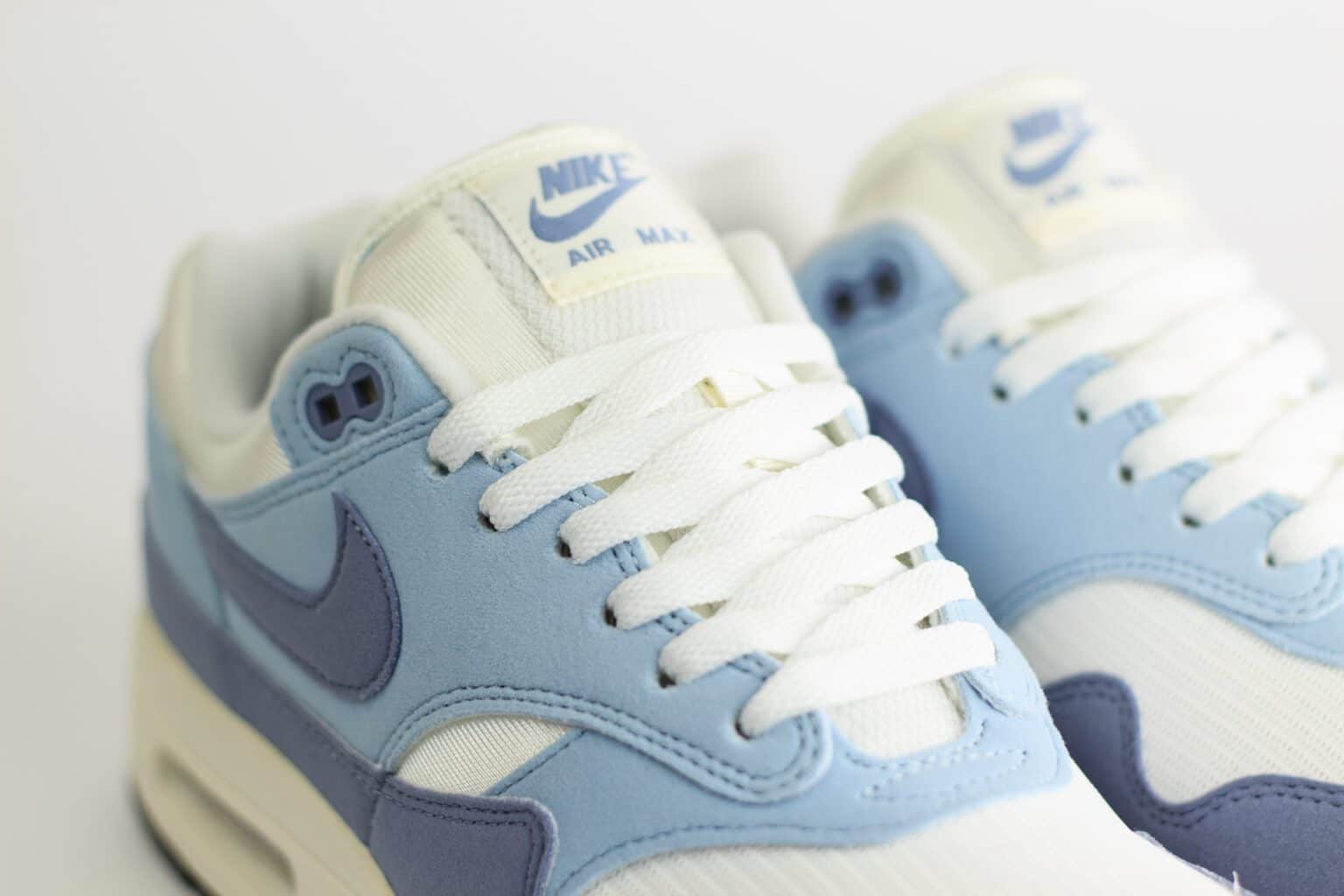 Nike Air Max 1 '87 Light Armory Blue Ashen Slate (W) – Blauw/Wit – Heren/Dames/Uniseks Sneakers – Vilt/Mesh - HF1194-102 – Bovenkant