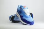 Nike Air Max 1 Essential Psychic Blue – Blauw/Wit – Heren/Dames/Uniseks Sneakers – Leer/Mesh - FZ5808-400 – Voorkant