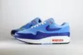 Nike Air Max 1 Essential Psychic Blue – Blauw/Wit – Heren/Dames/Uniseks Sneakers – Leer/Mesh - FZ5808-400 – Zijkant