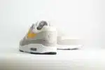 Nike Air Max 1 Essential Summit White University Gold – Beige/Wit/Geel – Heren/Dames/Uniseks Sneakers – Leer/Mesh - FZ5808-105 – Achterkant