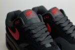 Nike Air Max 1 Essential Vamps – Zwart/Rood – Heren/Dames/Uniseks Sneakers – Leer/Mesh - FZ5808-008 – Bovenkant